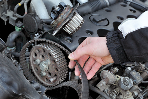 ​​What Is the Difference Between a Timing Belt vs. Timing Chain?